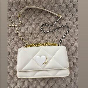 White CC clasps quilted handbag
